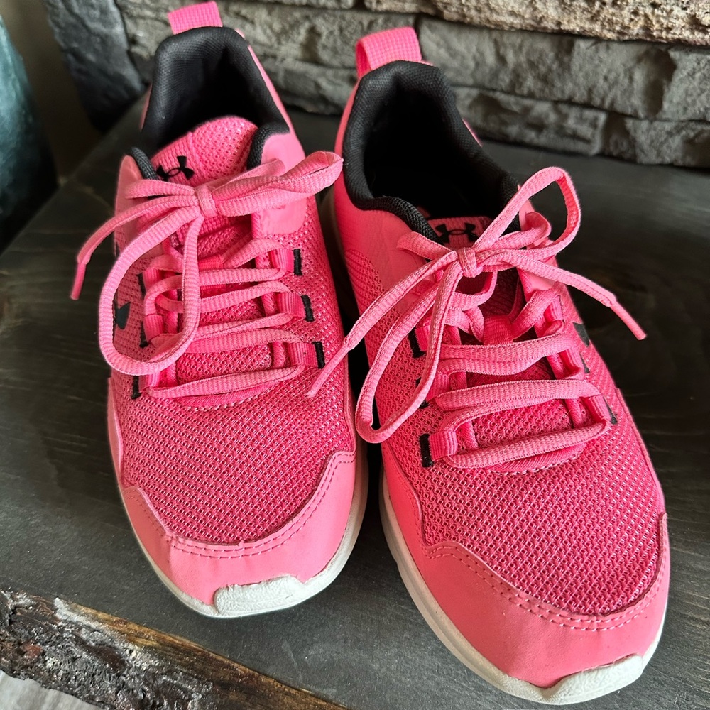 🎈Host Pick🎈 Under Armour ladies pretty pink sneakers 👟 - Picture 2 of 6